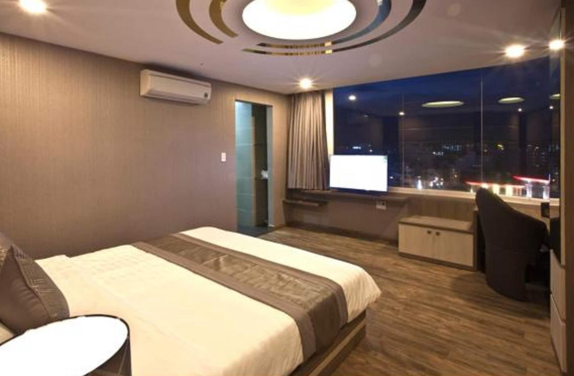 New Sun Hotel Нячанг Екстер'єр фото